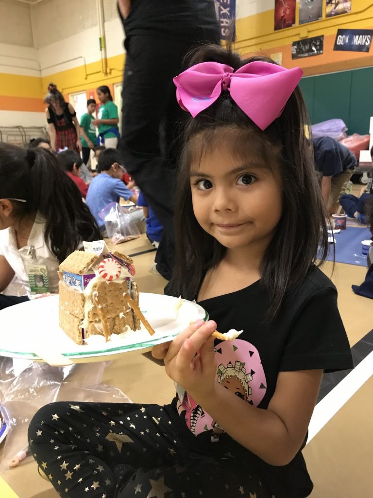 Carrollton Elementary Students Make Gingerbread Houses